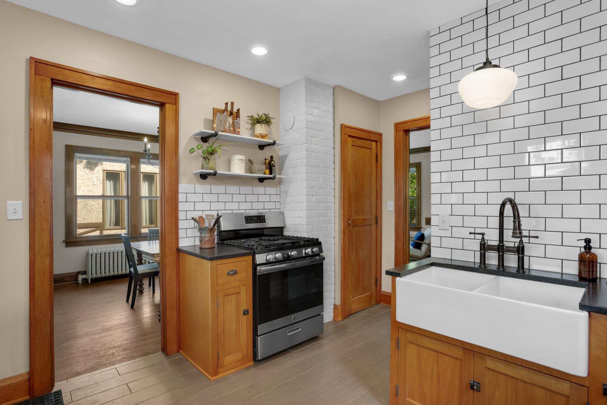 View of Residential at 877 Howell Street, Saint Paul MN 55104, Saint Paul (9 of 28) - Mike Wilen | Minnesota Team Real Estate
