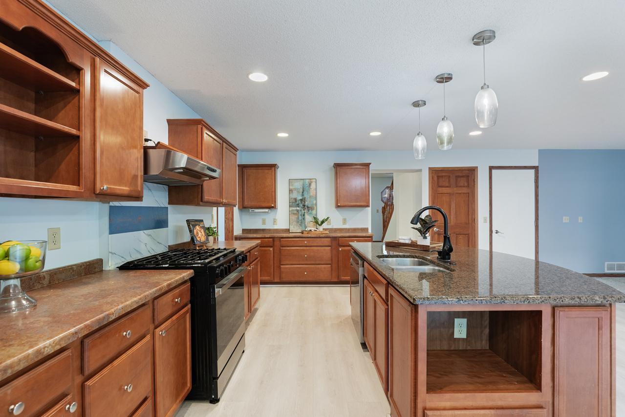 View of Residential at 8818 Belvedere Drive, Eden Prairie MN 55347, Eden Prairie (7 of 43) - Mike Wilen | Minnesota Team Real Estate