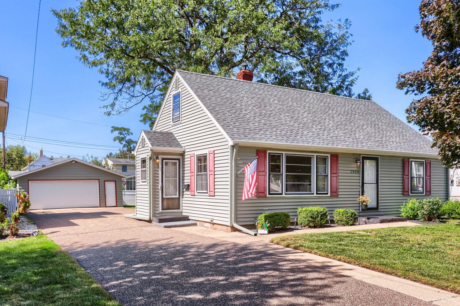 View of Single Family at 1324 Buchanan Street, Minneapolis - Mike Wilen | Minnesota Team Real Estate