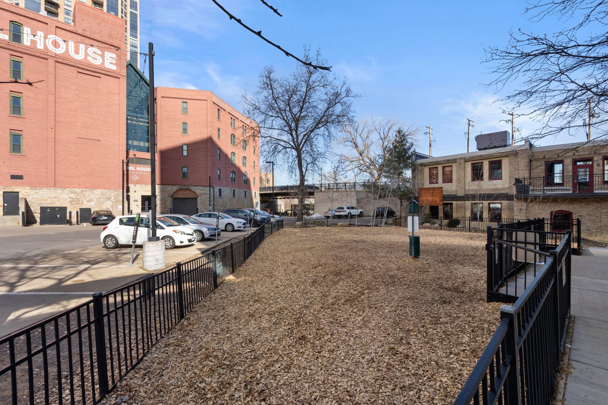 View of Residential at 401 1st Street #1718, Minneapolis MN 55401, Minneapolis (37 of 58) - Mike Wilen | Minnesota Team Real Estate