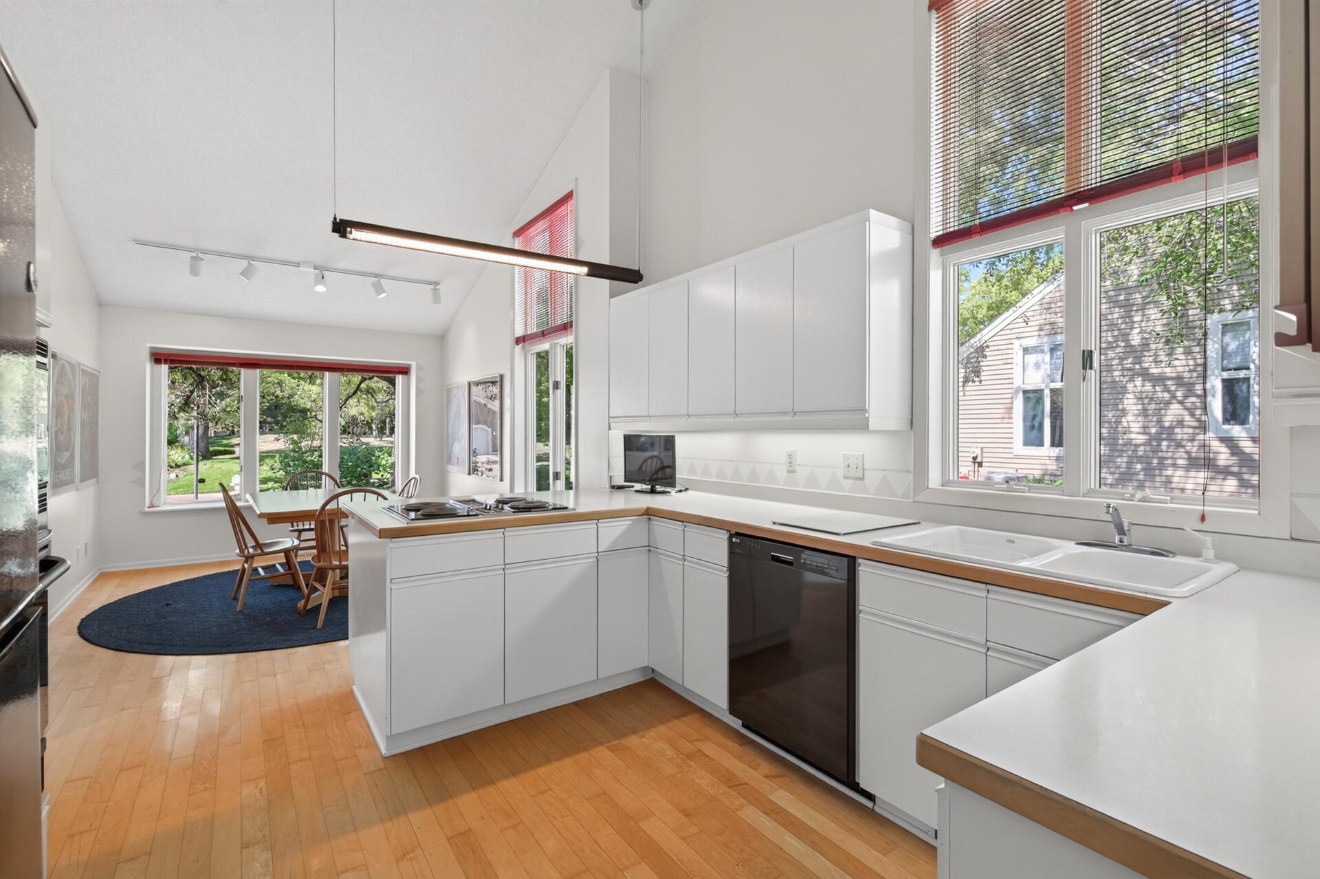 View of Residential at 3631 Oakton Ridge, Minnetonka MN 55305, Minnetonka (20 of 53) - Mike Wilen | Minnesota Team Real Estate