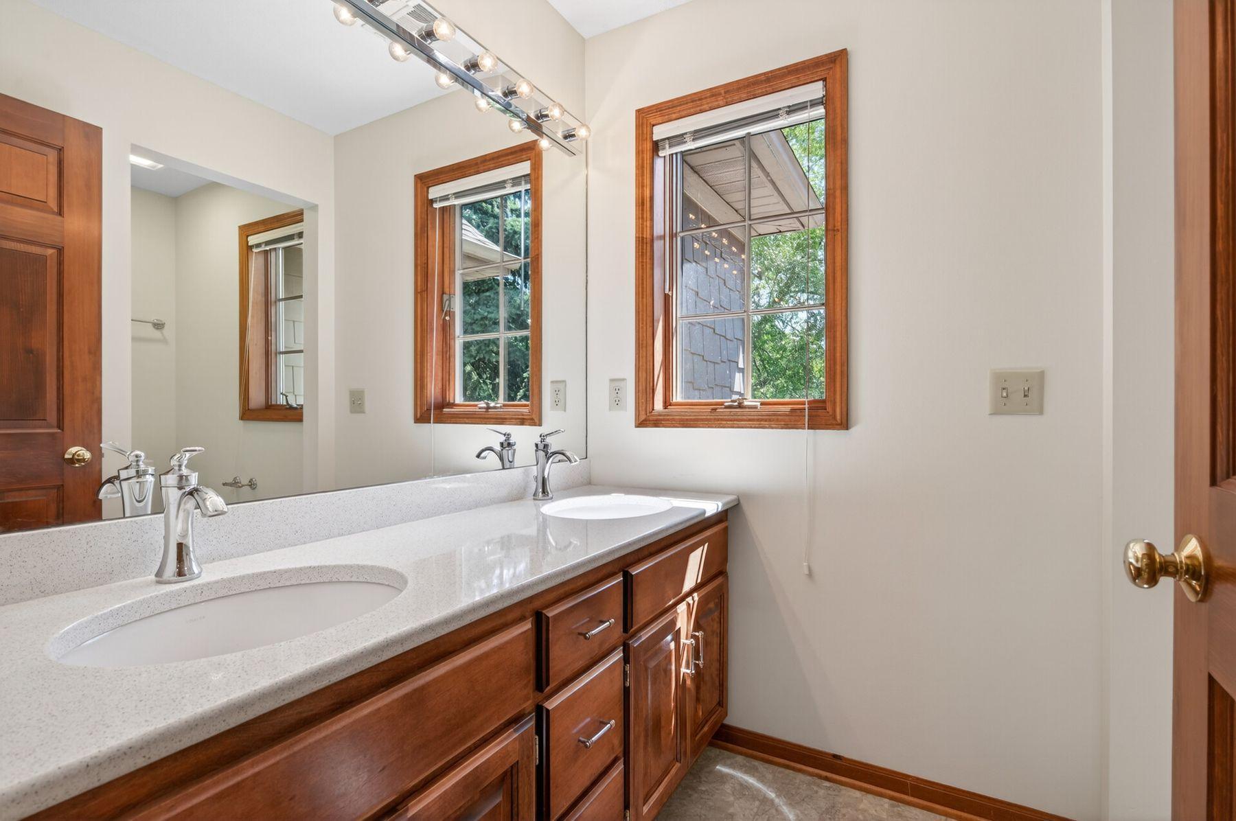 View of Residential at 3034 Edgewater Drive, Woodbury MN 55125, Woodbury (38 of 54) - Mike Wilen | Minnesota Team Real Estate