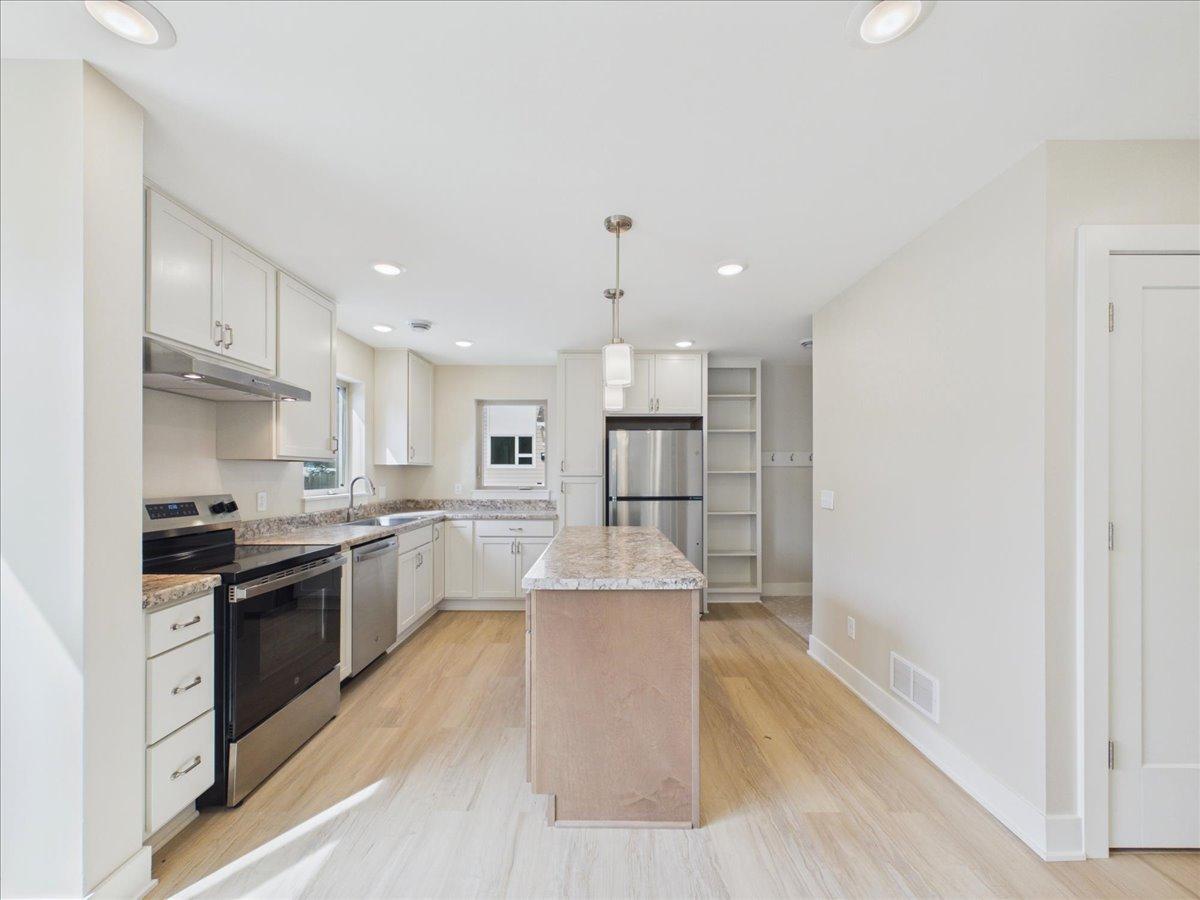 View of Residential at 2913 4th Street, Minneapolis MN 55411, Minneapolis (7 of 20) - Mike Wilen | Minnesota Team Real Estate