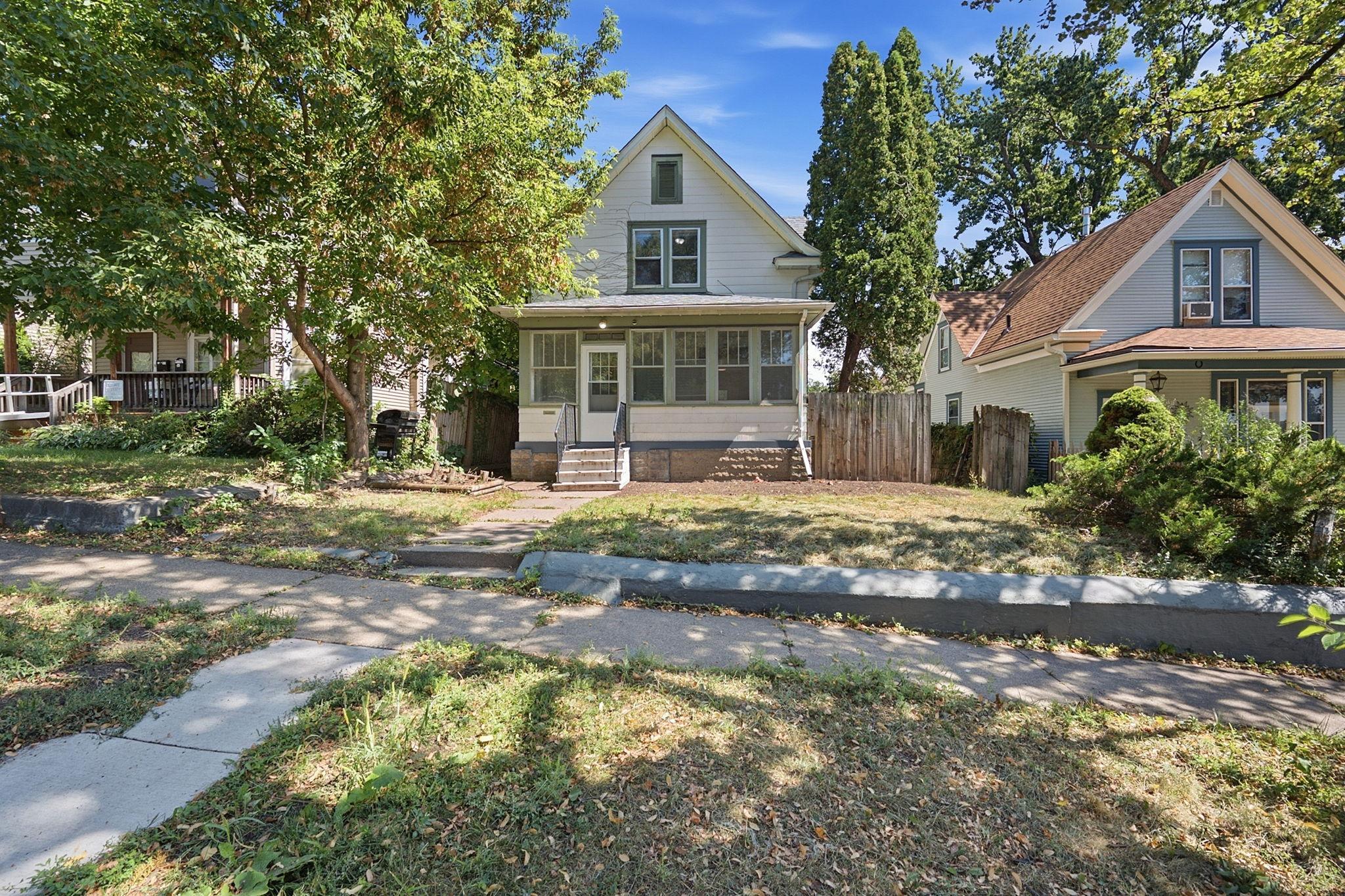 View of Single Family at 1032 Desoto Street, Saint Paul - Mike Wilen | Minnesota Team Real Estate