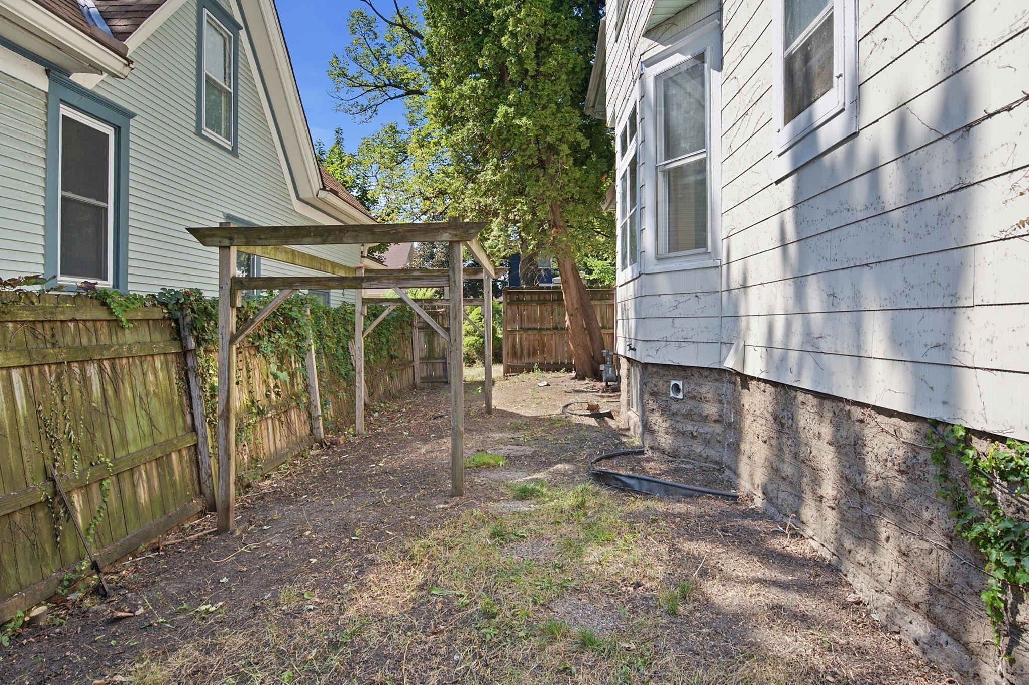 View of Residential at 1032 Desoto Street, Saint Paul MN 55130, Saint Paul (41 of 53) - Mike Wilen | Minnesota Team Real Estate
