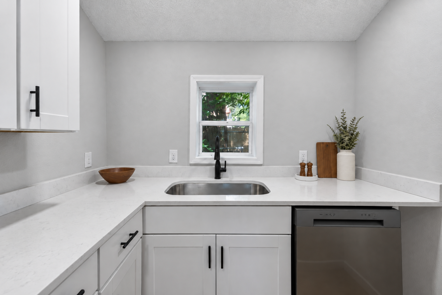 View of Residential at 633 Polk Street, Minneapolis MN 55413, Minneapolis (7 of 28) - Mike Wilen | Minnesota Team Real Estate
