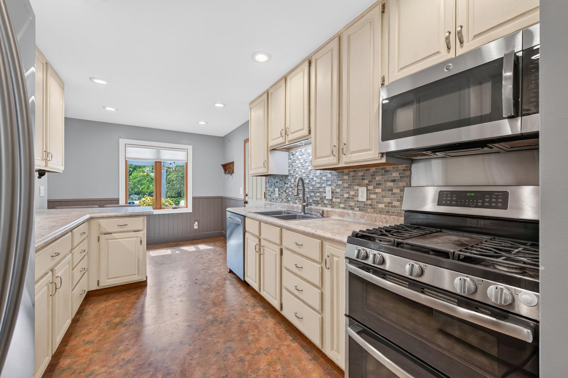 View of Residential at 11901 River Hills Circle, Burnsville MN 55337, Burnsville (12 of 50) - Mike Wilen | Minnesota Team Real Estate