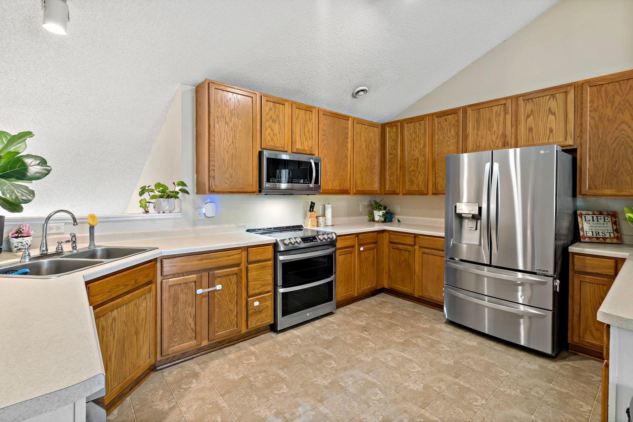 View of Residential at 5403 Elm Grove Avenue, New Hope MN 55428, New Hope (8 of 23) - Mike Wilen | Minnesota Team Real Estate