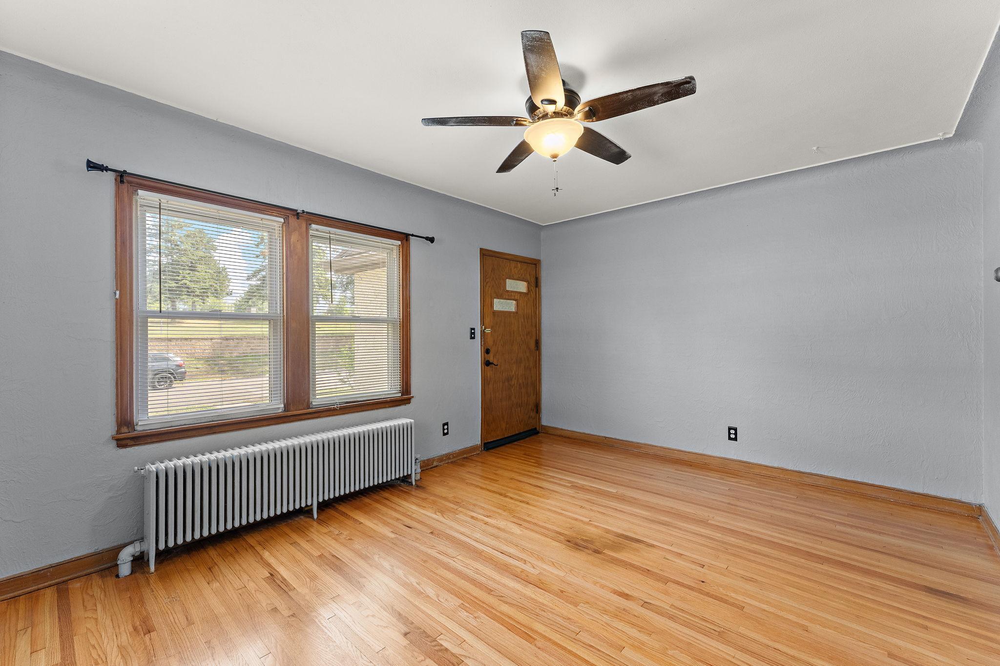 View of Residential Income at 829 Brown Avenue, West Saint Paul MN 55107, West Saint Paul (4 of 19) - Mike Wilen | Minnesota Team Real Estate