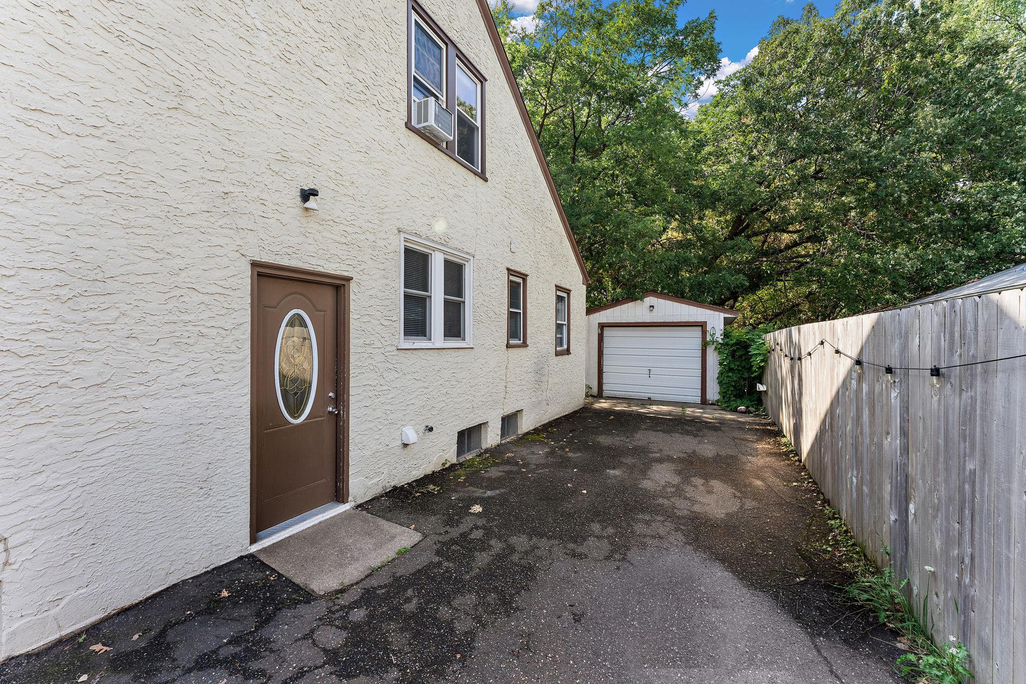 View of Residential Income at 829 Brown Avenue, West Saint Paul MN 55107, West Saint Paul (16 of 19) - Mike Wilen | Minnesota Team Real Estate