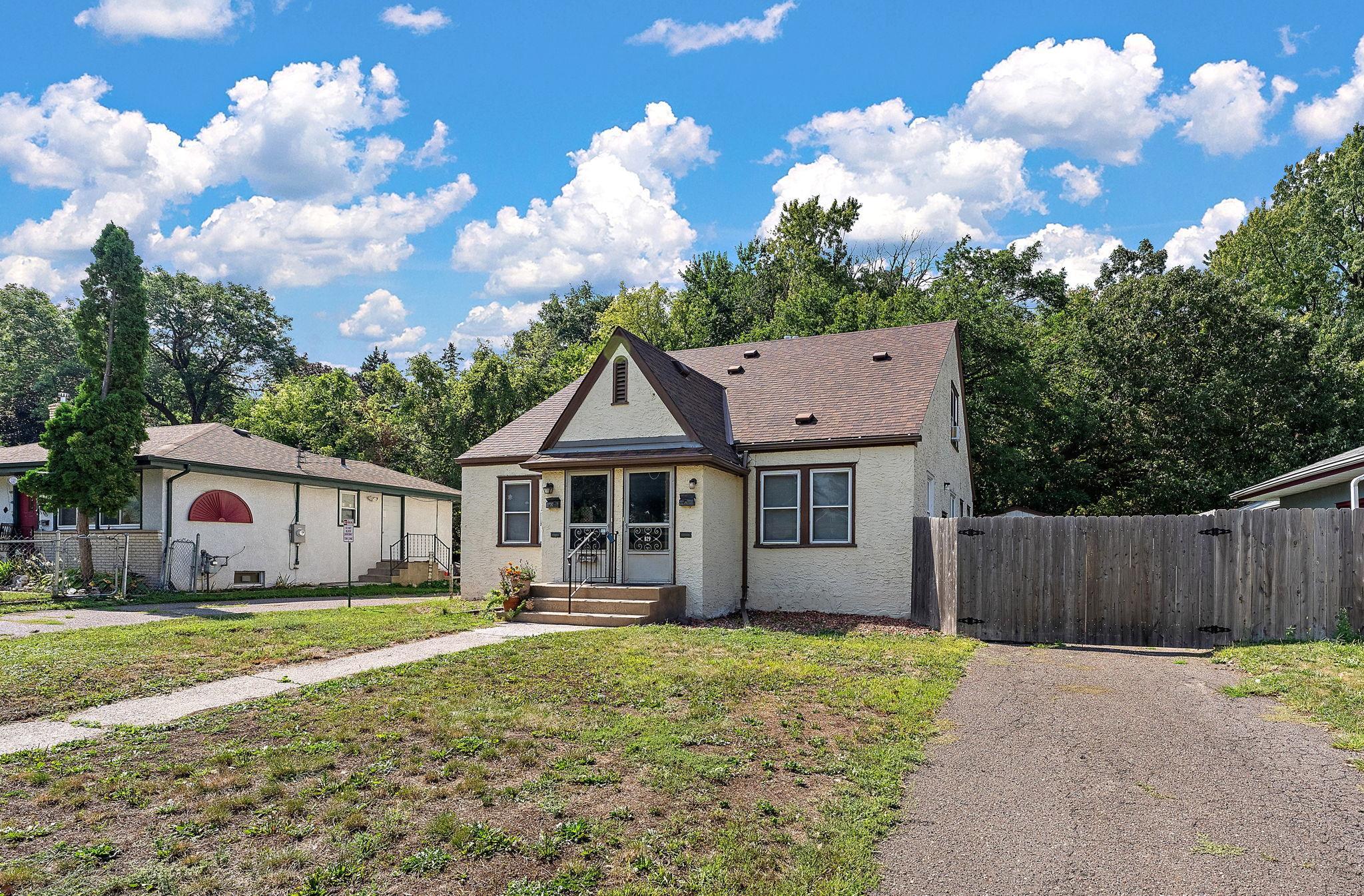 View of Residential Income at 829 Brown Avenue, West Saint Paul MN 55107, West Saint Paul (3 of 19) - Mike Wilen | Minnesota Team Real Estate