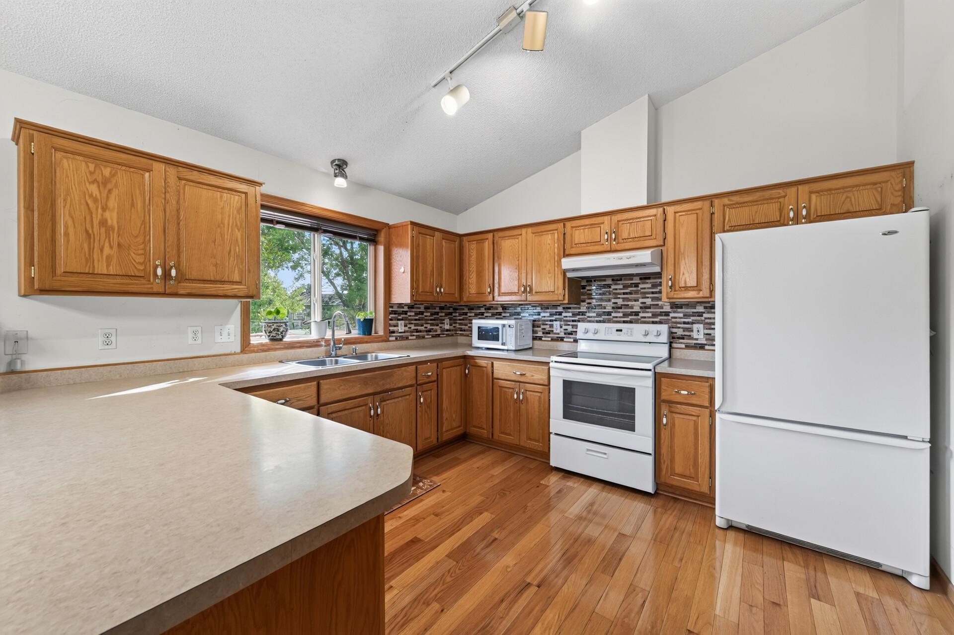 View of Residential at 9509 Dogwood Avenue, Brooklyn Park MN 55443, Brooklyn Park (8 of 30) - Mike Wilen | Minnesota Team Real Estate