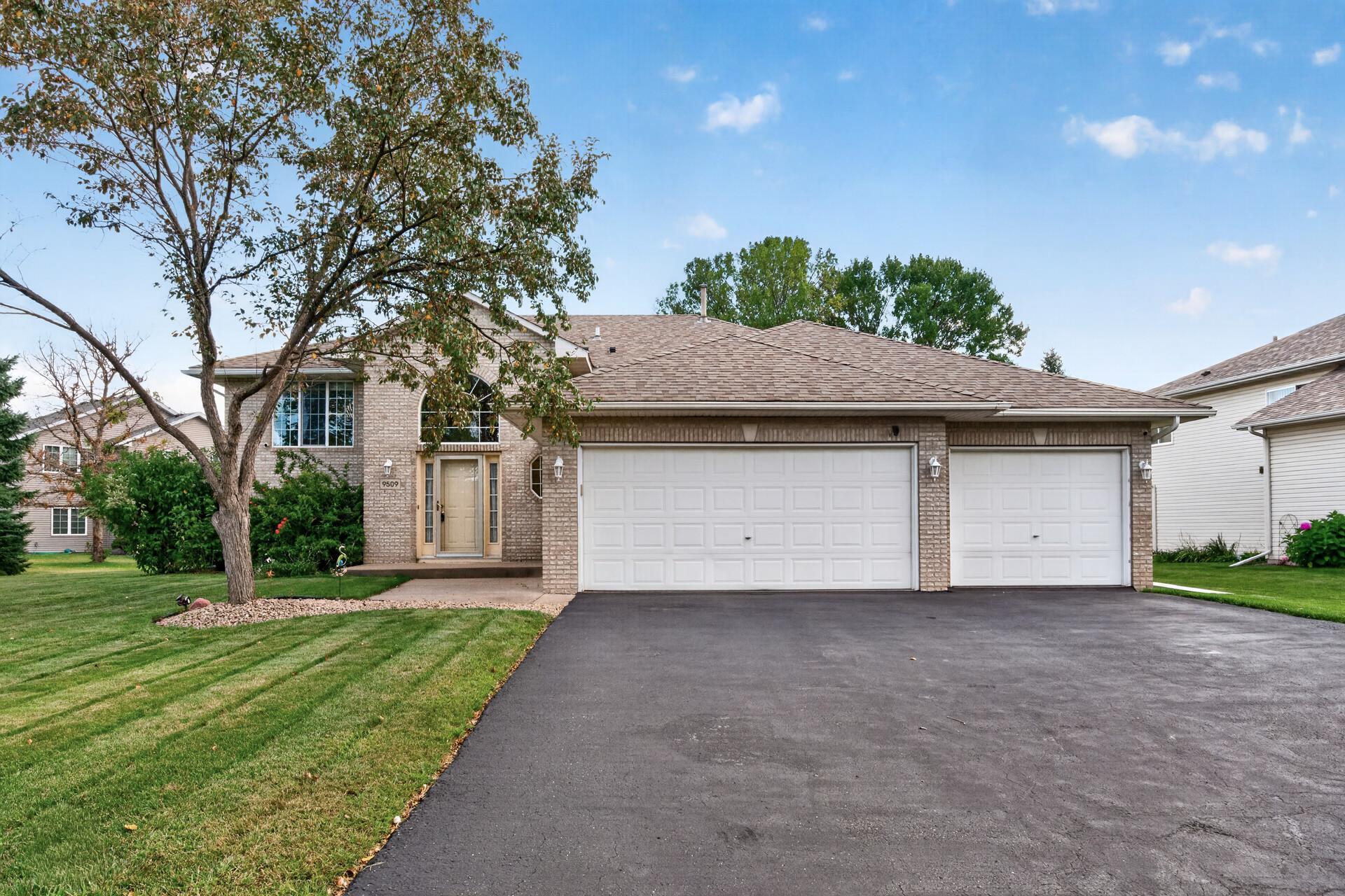 View of Residential at 9509 Dogwood Avenue, Brooklyn Park MN 55443, Brooklyn Park (2 of 30) - Mike Wilen | Minnesota Team Real Estate