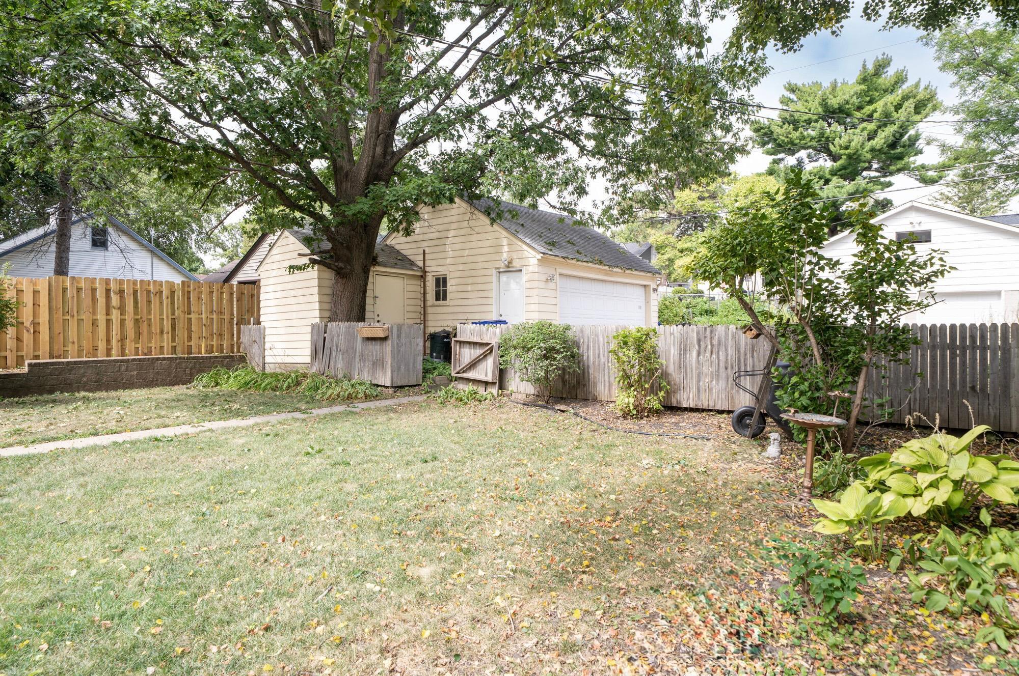 View of Residential Income at 899 Parkview Avenue, Saint Paul MN 55117, Saint Paul (2 of 3) - Mike Wilen | Minnesota Team Real Estate