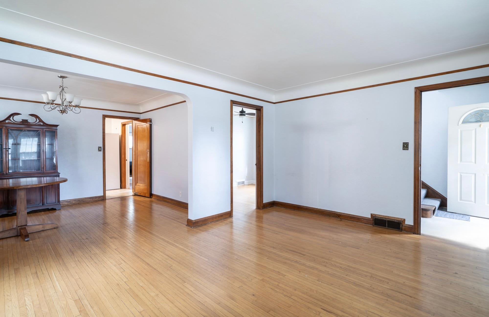 View of Residential Income at 899 Parkview Avenue, Saint Paul MN 55117, Saint Paul (7 of 58) - Mike Wilen | Minnesota Team Real Estate