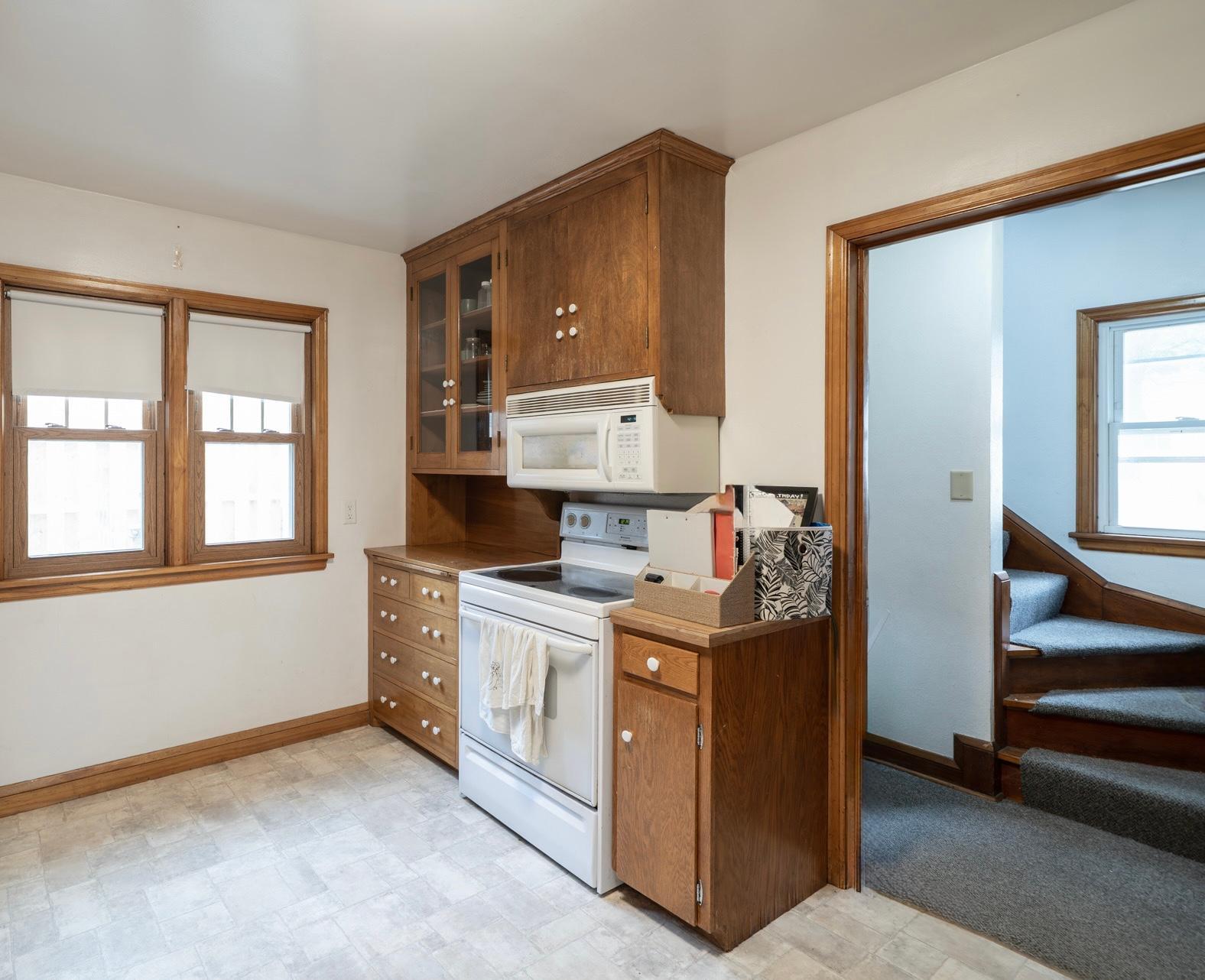 View of Residential Income at 899 Parkview Avenue, Saint Paul MN 55117, Saint Paul (15 of 58) - Mike Wilen | Minnesota Team Real Estate