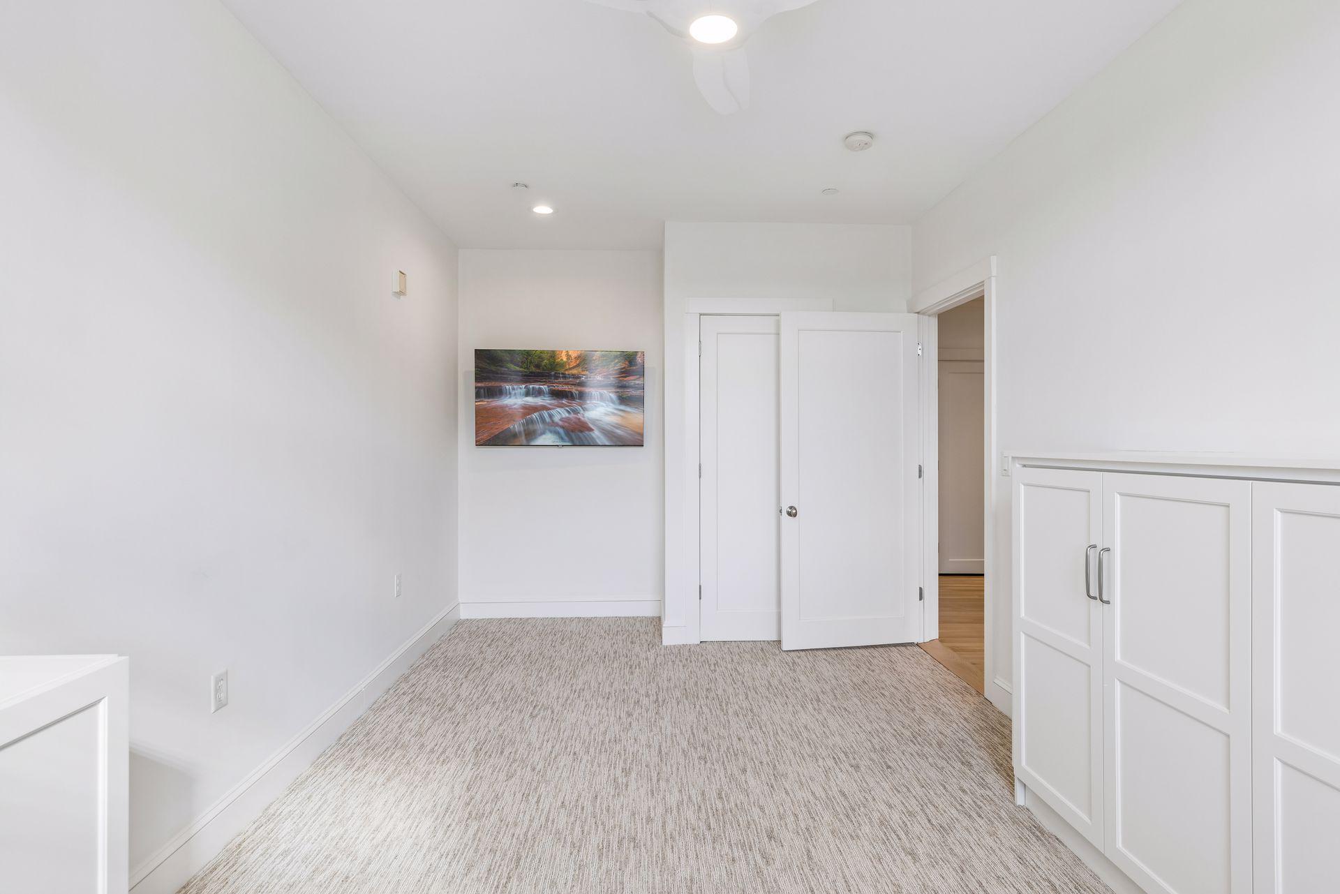 View of Residential at 301 Kenwood Parkway #502, Minneapolis MN 55403, Minneapolis (35 of 44) - Mike Wilen | Minnesota Team Real Estate