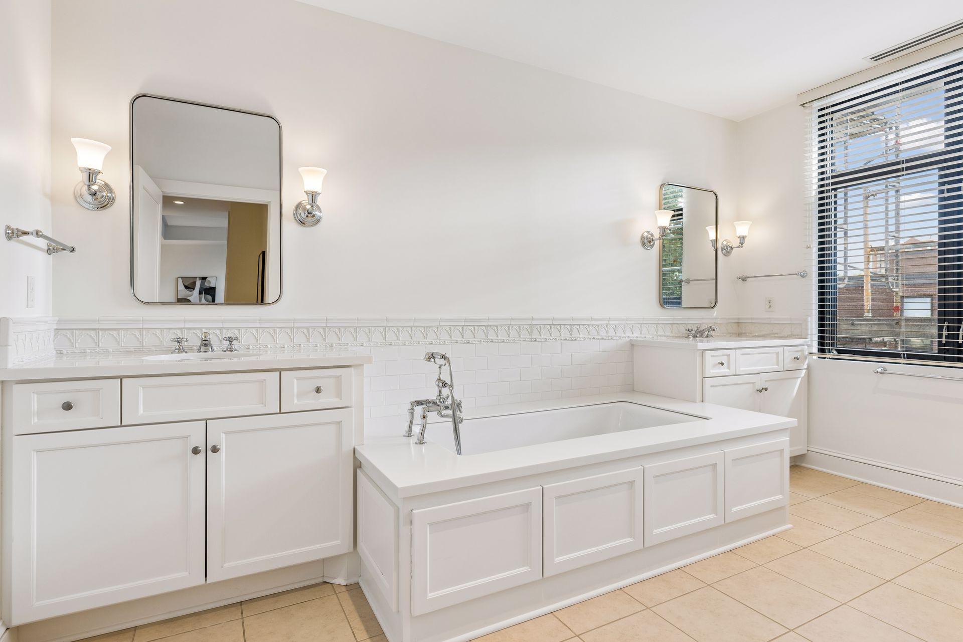 View of Residential at 301 Kenwood Parkway #502, Minneapolis MN 55403, Minneapolis (31 of 44) - Mike Wilen | Minnesota Team Real Estate