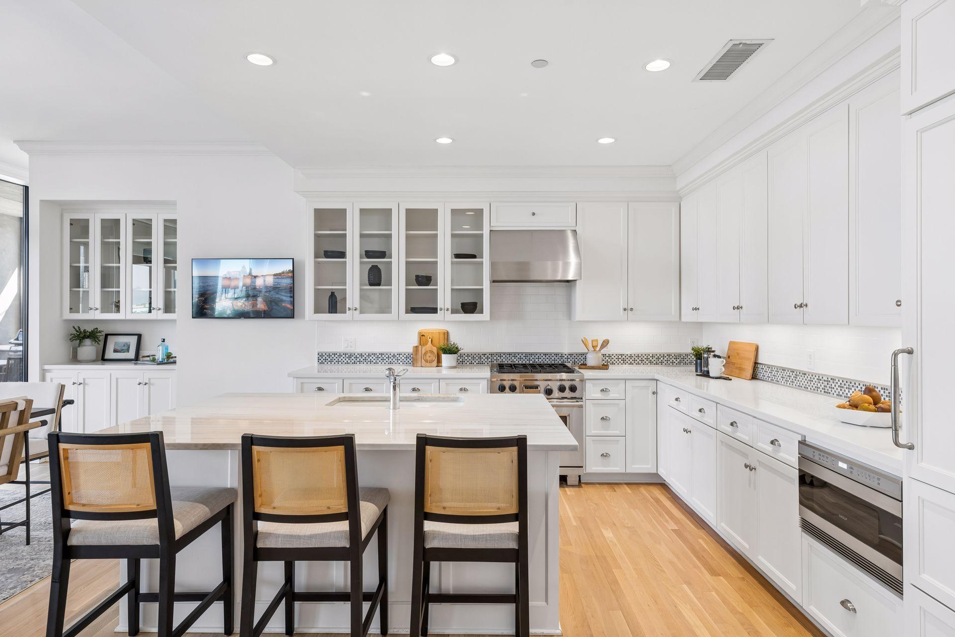 View of Residential at 301 Kenwood Parkway #502, Minneapolis MN 55403, Minneapolis (17 of 44) - Mike Wilen | Minnesota Team Real Estate