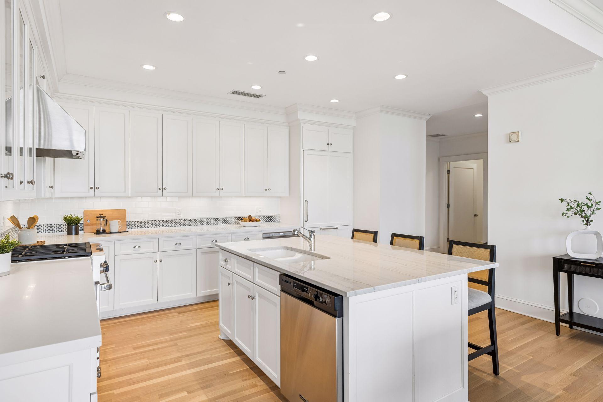 View of Residential at 301 Kenwood Parkway #502, Minneapolis MN 55403, Minneapolis (16 of 44) - Mike Wilen | Minnesota Team Real Estate