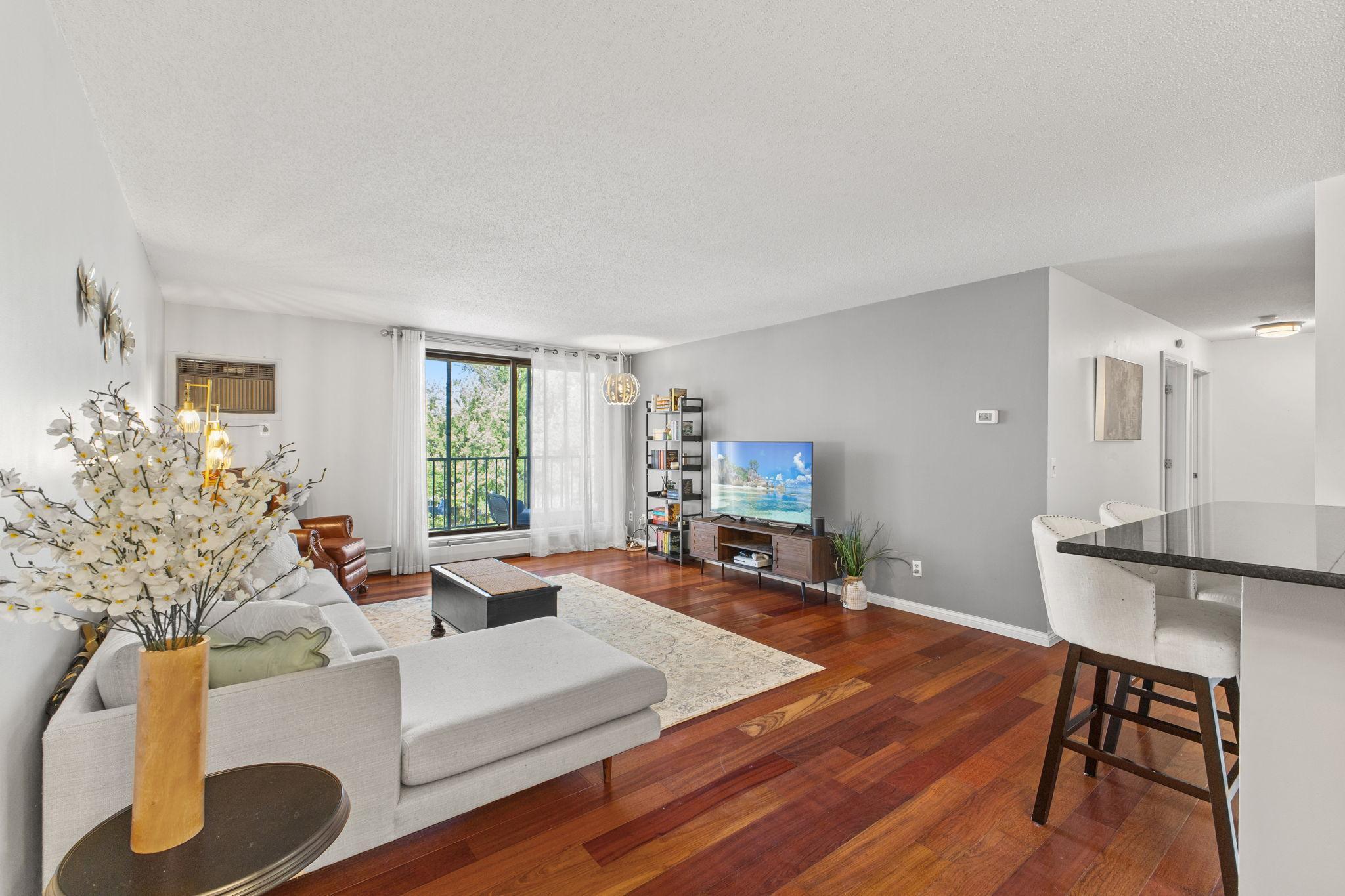 View of (CC) Low Rise (3- Levels) at 4625 Minnetonka Boulevard, Saint Louis Park - Mike Wilen | Minnesota Team Real Estate