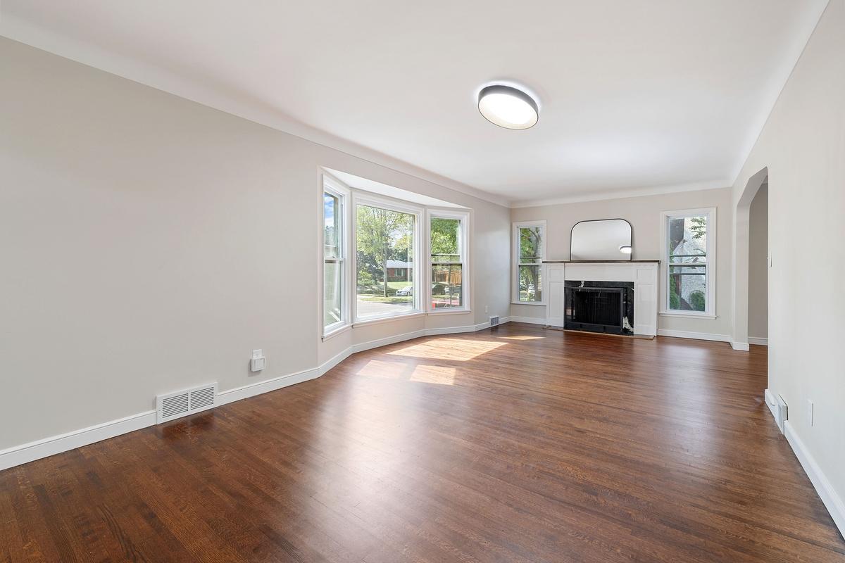 View of Residential at 1599 Highland Parkway, Saint Paul MN 55116, Saint Paul (11 of 32) - Mike Wilen | Minnesota Team Real Estate