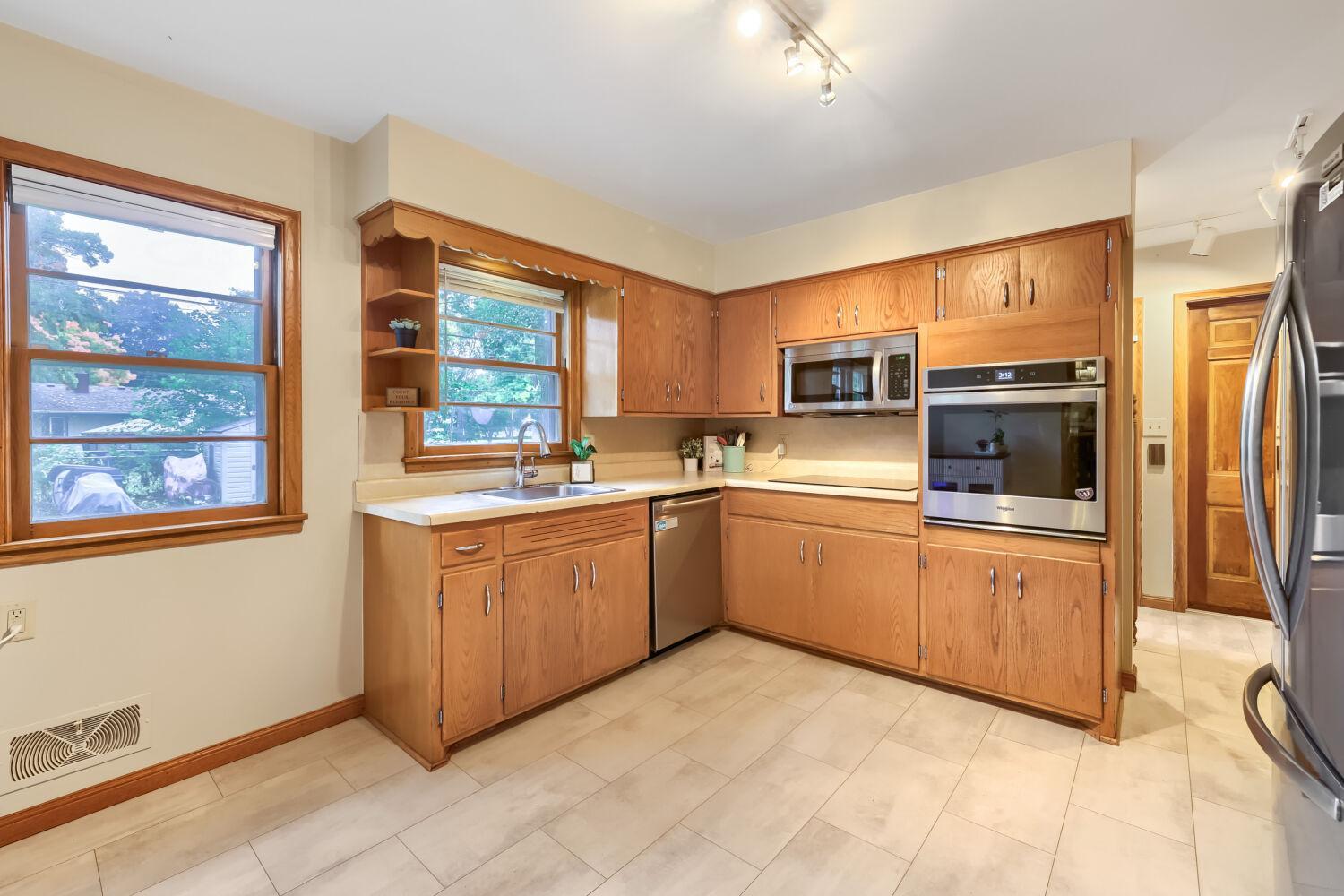 View of Residential at 747 Grandview Avenue, Roseville MN 55113, Roseville (13 of 29) - Mike Wilen | Minnesota Team Real Estate