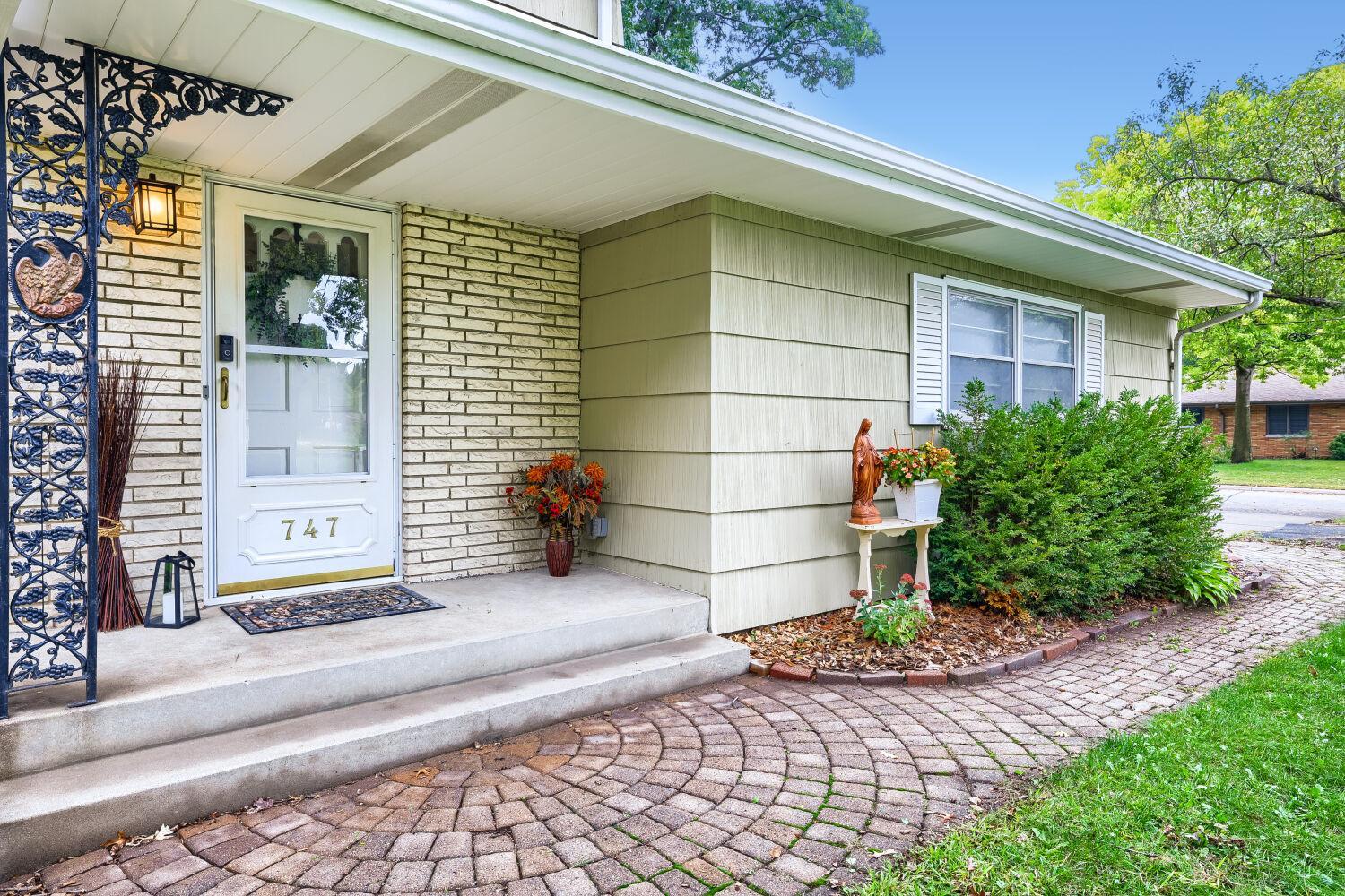 View of Residential at 747 Grandview Avenue, Roseville MN 55113, Roseville (2 of 29) - Mike Wilen | Minnesota Team Real Estate