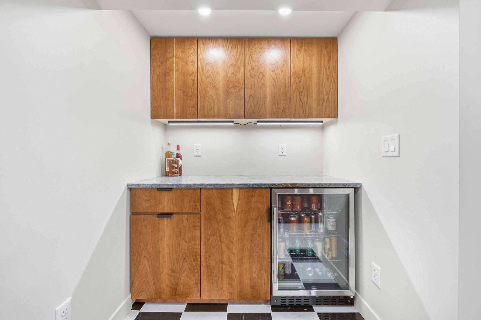 View of Residential at 313 Vincent Avenue, Minneapolis MN 55405, Minneapolis (27 of 35) - Mike Wilen | Minnesota Team Real Estate