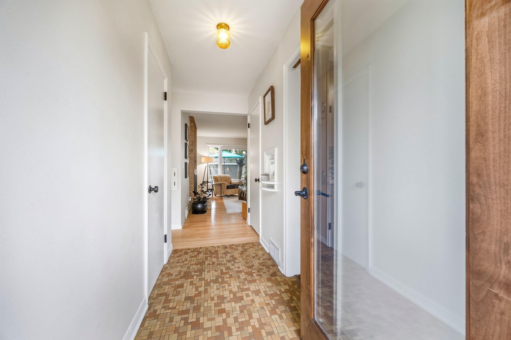 View of Residential at 313 Vincent Avenue, Minneapolis MN 55405, Minneapolis (17 of 35) - Mike Wilen | Minnesota Team Real Estate
