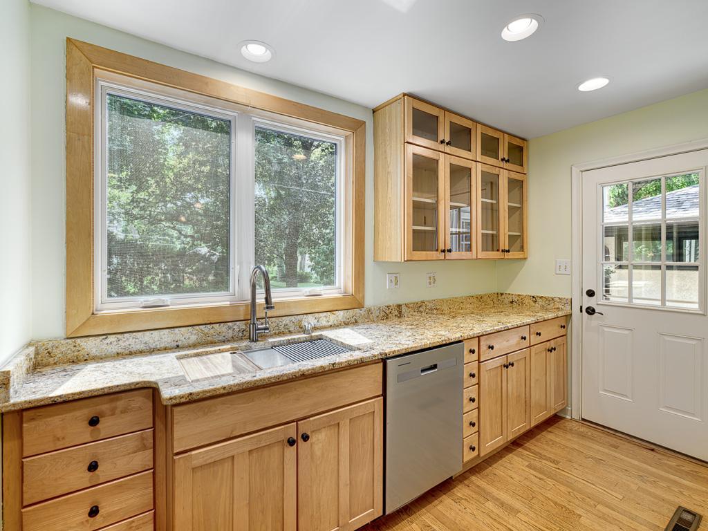 View of Residential at 820 Osceola Avenue, Saint Paul MN 55105, Saint Paul (19 of 45) - Mike Wilen | Minnesota Team Real Estate