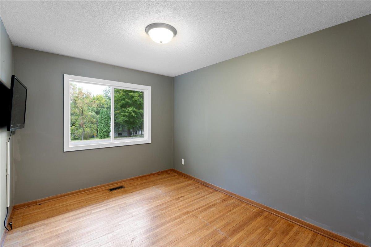 View of Residential at 6101 Oak Circle, North Branch MN 55056, North Branch (15 of 32) - Mike Wilen | Minnesota Team Real Estate