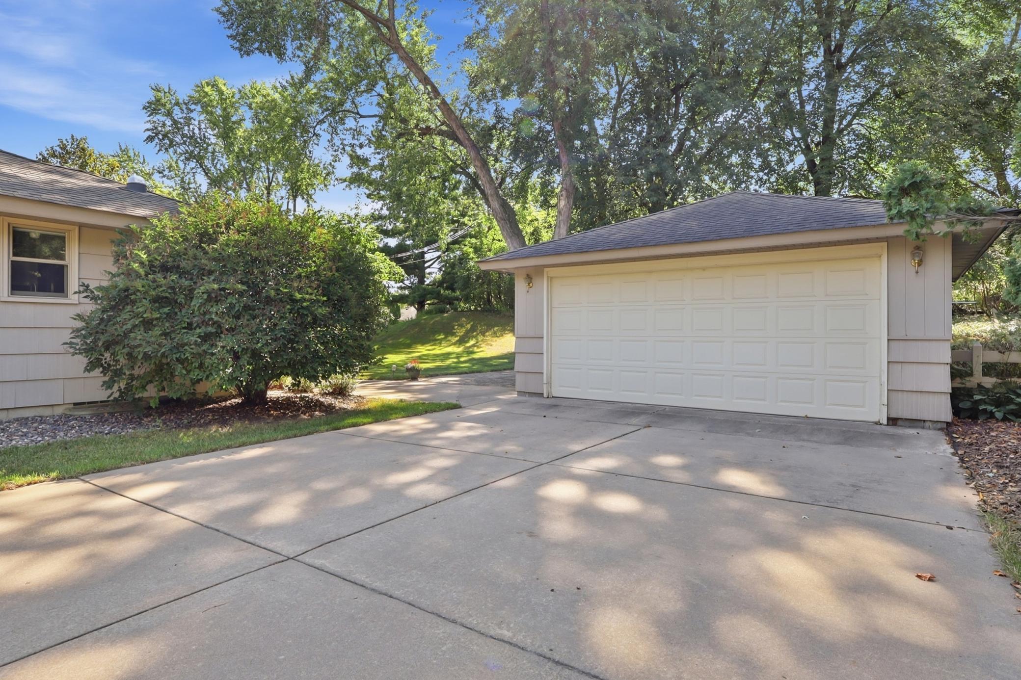 View of Residential at 16403 Seymour Drive, Minnetonka MN 55345, Minnetonka (38 of 44) - Mike Wilen | Minnesota Team Real Estate