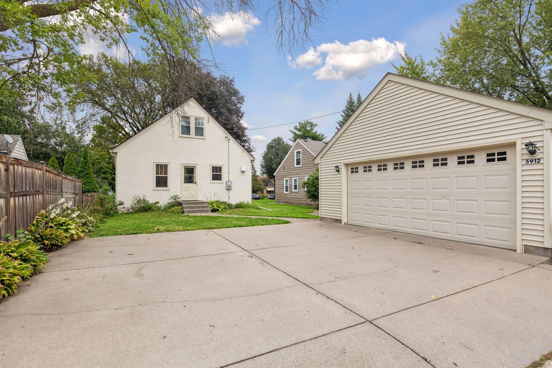 View of Residential at 5912 10th Avenue, Minneapolis MN 55417, Minneapolis (28 of 31) - Mike Wilen | Minnesota Team Real Estate