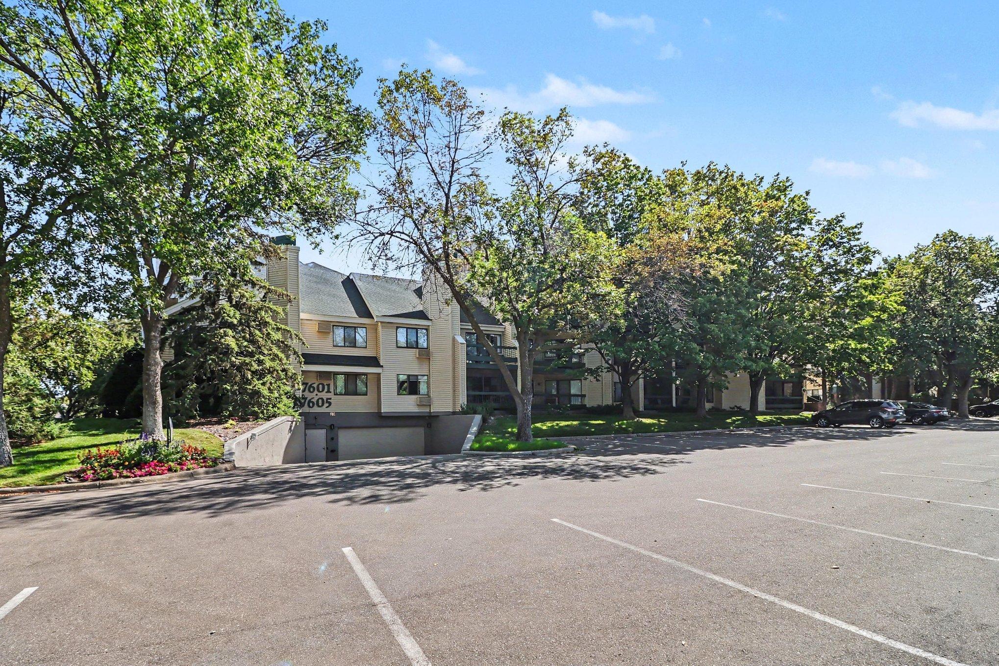 View of Residential at 7601 Edinborough Way #6308, Edina MN 55435, Edina (23 of 32) - Mike Wilen | Minnesota Team Real Estate