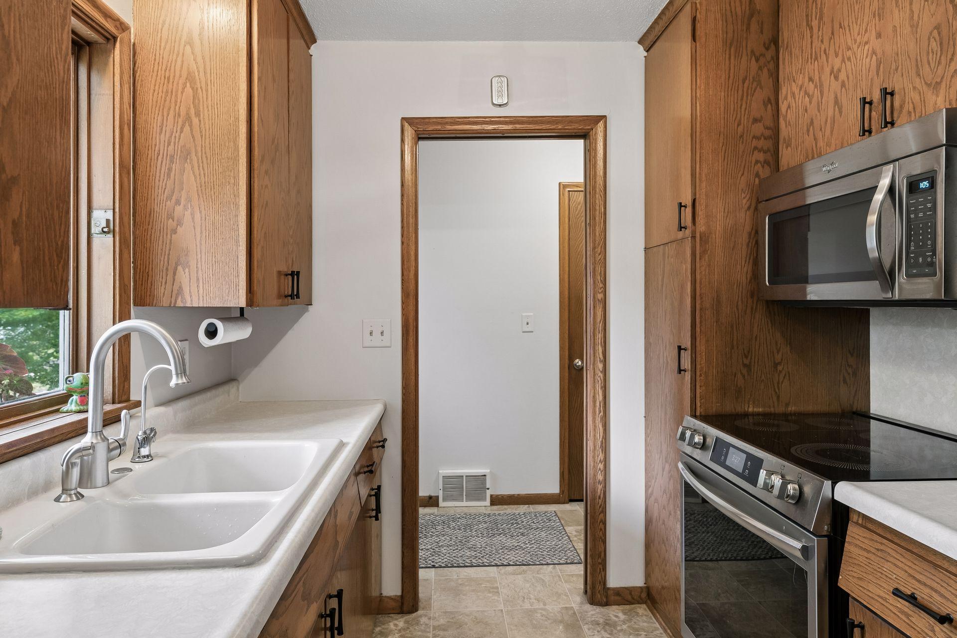 View of Residential at 16419 Seymour Drive, Minnetonka MN 55345, Minnetonka (12 of 25) - Mike Wilen | Minnesota Team Real Estate