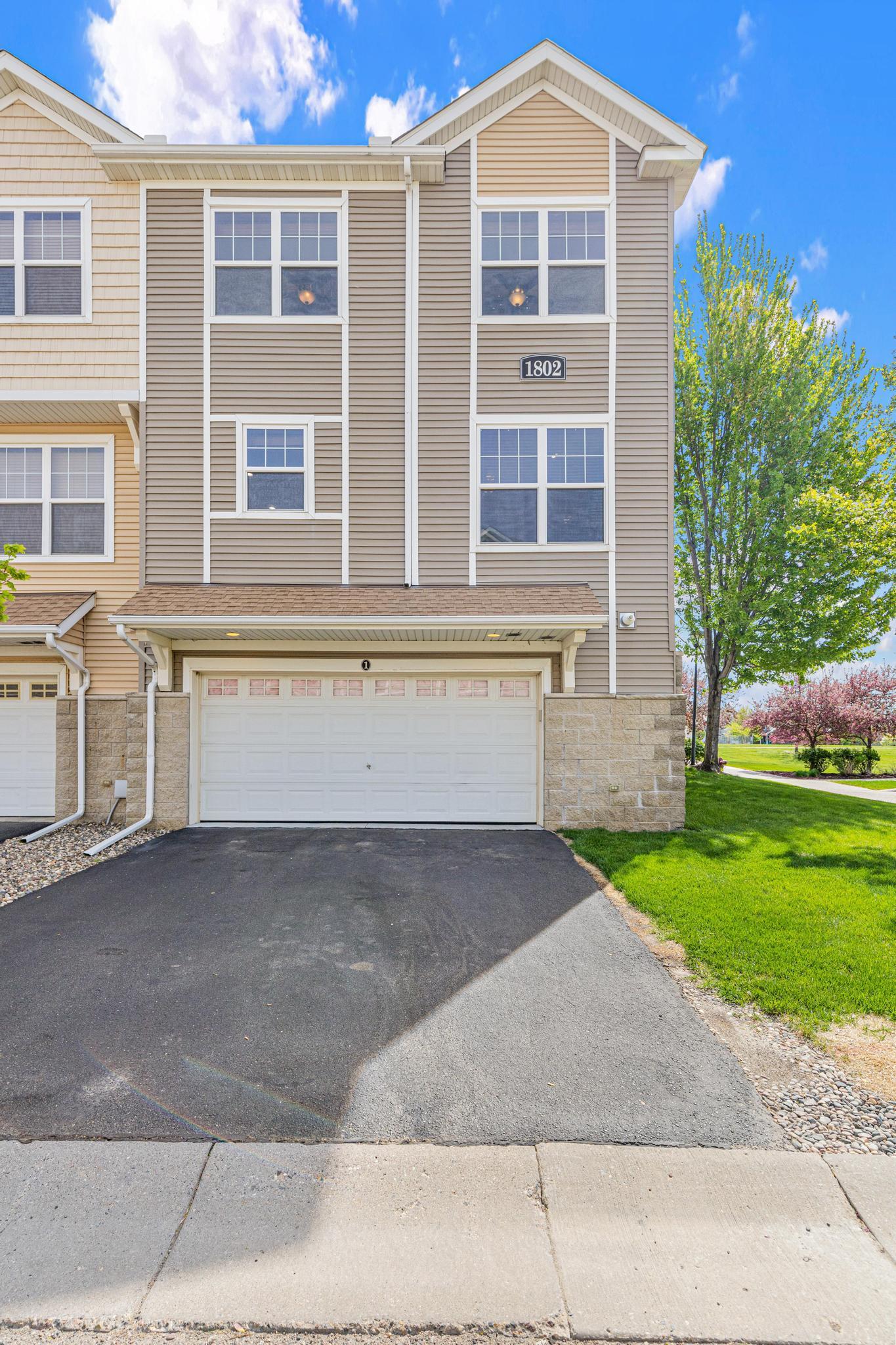 View of Residential at 1802 Colonial Lane #1, Chanhassen MN 55317, Chanhassen (30 of 36) - Mike Wilen | Minnesota Team Real Estate