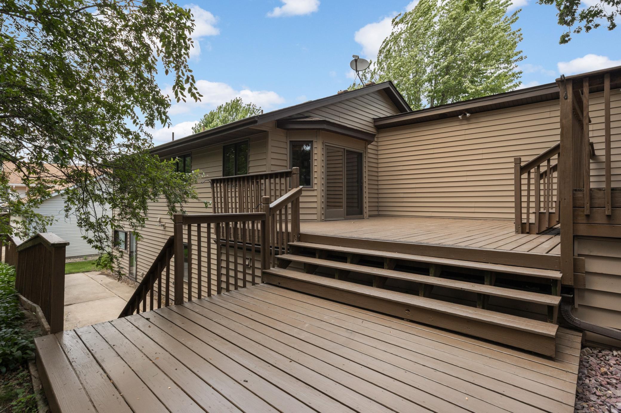 View of Residential at 2064 Pin Oak Drive, Eagan MN 55122, Eagan (36 of 46) - Mike Wilen | Minnesota Team Real Estate