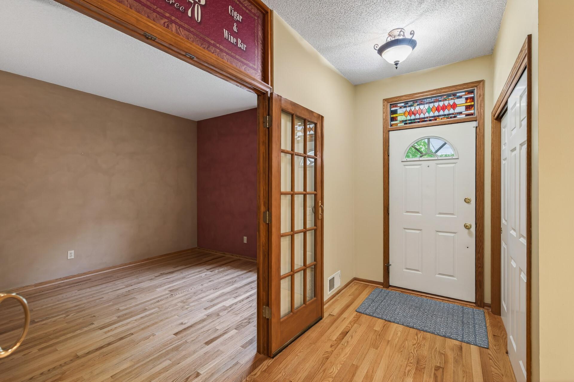 View of Residential at 370 Mendota Road, West Saint Paul MN 55118, West Saint Paul (8 of 63) - Mike Wilen | Minnesota Team Real Estate
