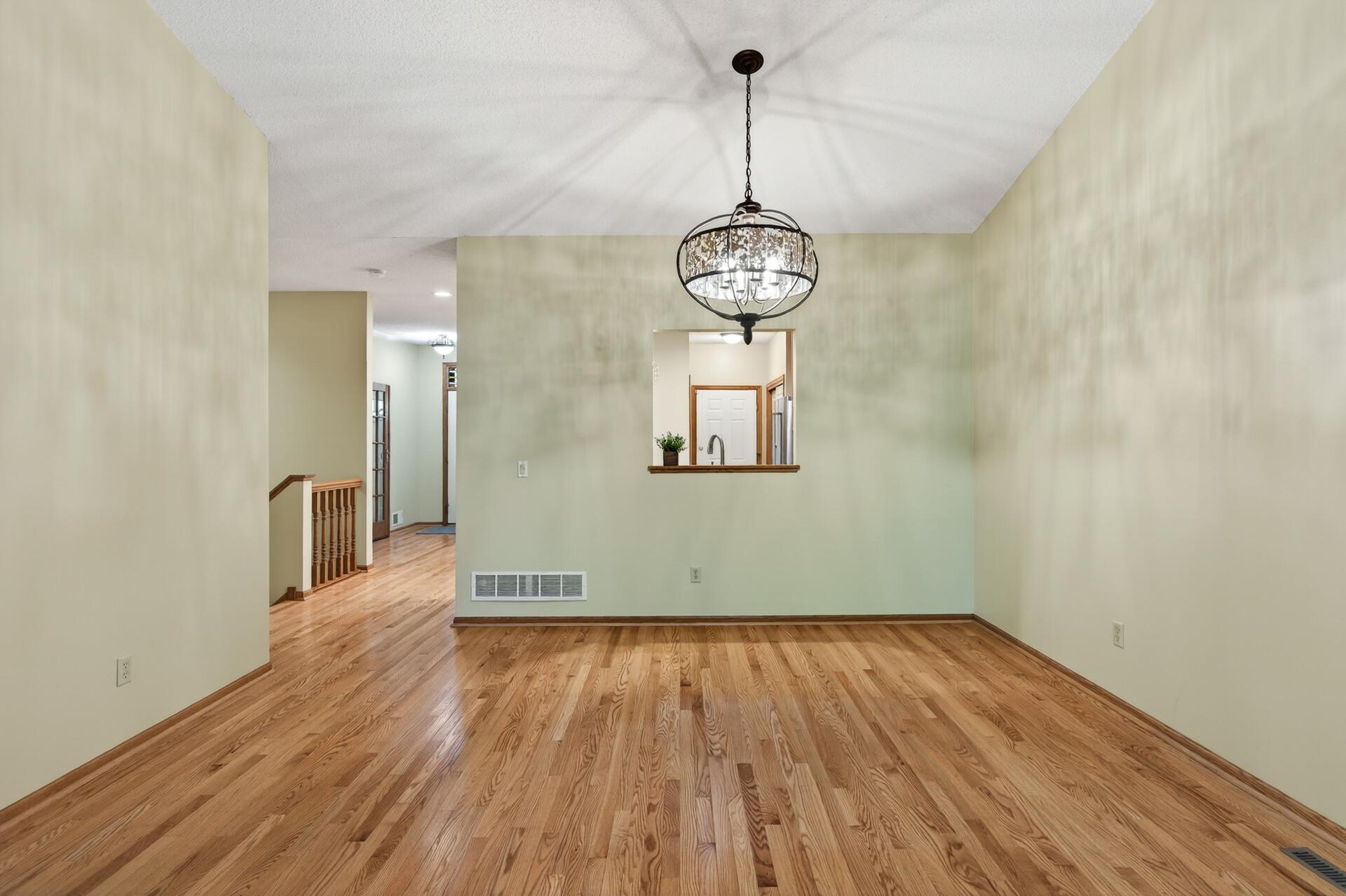 View of Residential at 370 Mendota Road, West Saint Paul MN 55118, West Saint Paul (24 of 63) - Mike Wilen | Minnesota Team Real Estate