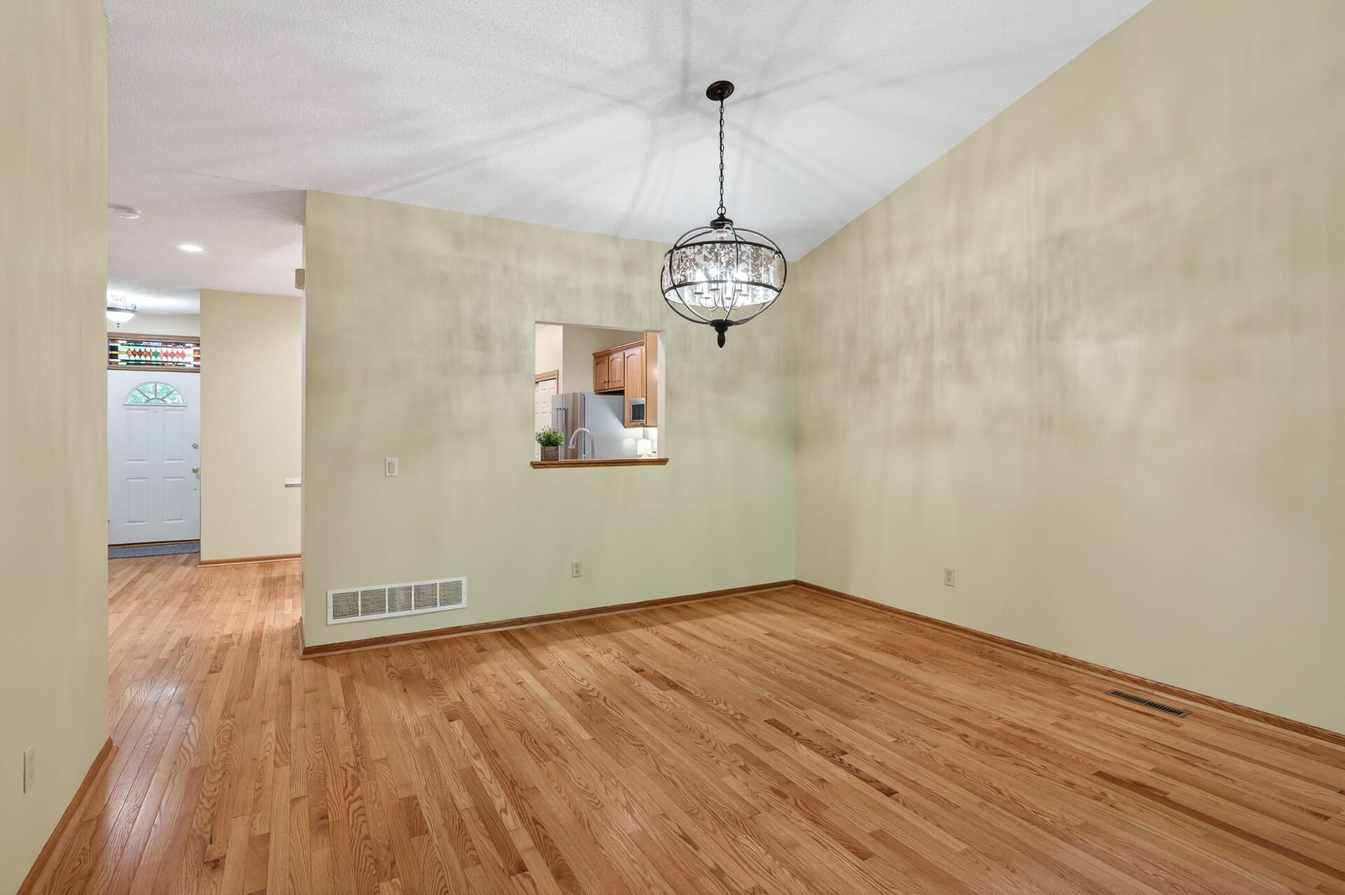 View of Residential at 370 Mendota Road, West Saint Paul MN 55118, West Saint Paul (26 of 63) - Mike Wilen | Minnesota Team Real Estate