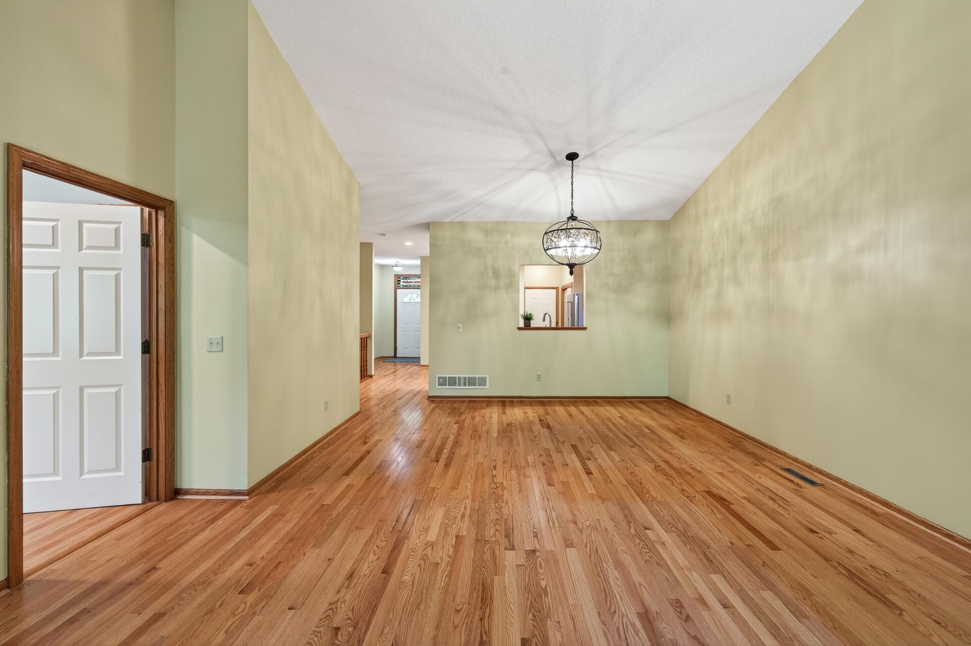 View of Residential at 370 Mendota Road, West Saint Paul MN 55118, West Saint Paul (29 of 63) - Mike Wilen | Minnesota Team Real Estate
