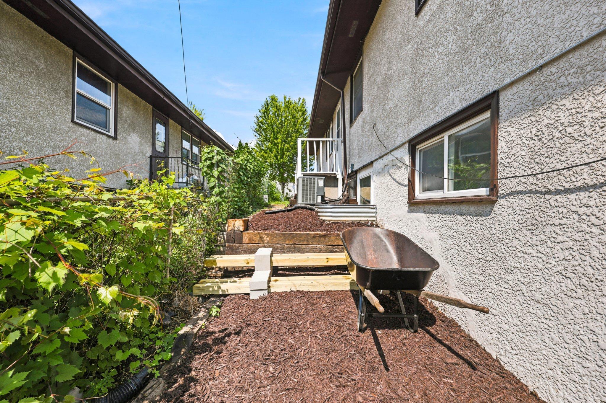 View of Residential Income at 518 37th Avenue, Minneapolis MN 55421, Minneapolis (53 of 69) - Mike Wilen | Minnesota Team Real Estate
