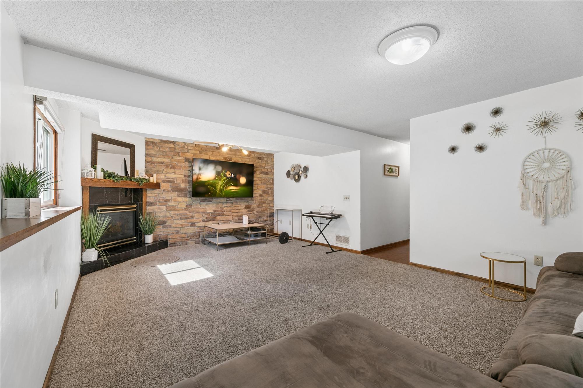 View of Residential at 6242 Whispering Oaks Drive, Eden Prairie MN 55346, Eden Prairie (12 of 23) - Mike Wilen | Minnesota Team Real Estate