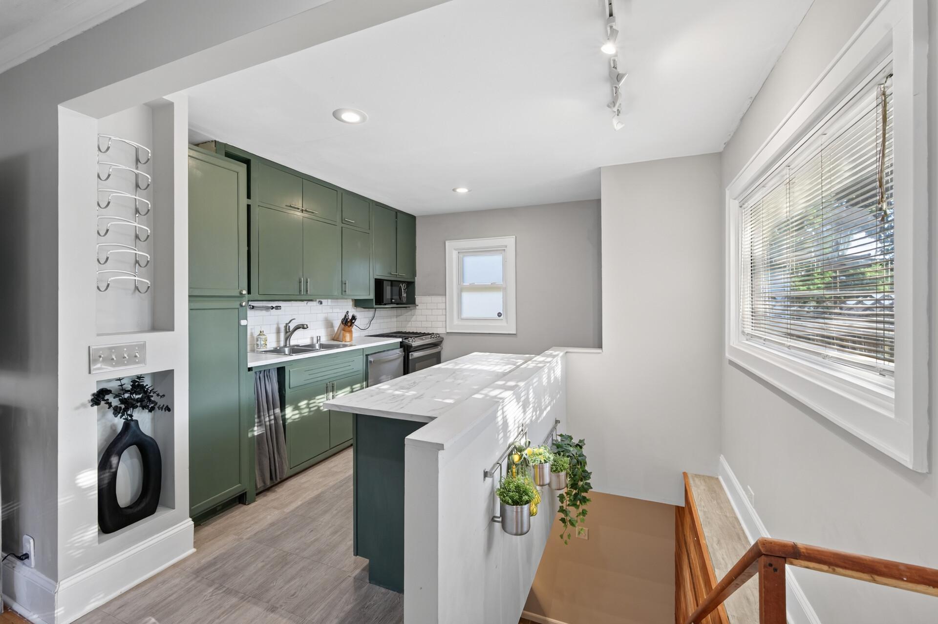 View of Residential at 4408 Russell Avenue, Minneapolis MN 55412, Minneapolis (24 of 45) - Mike Wilen | Minnesota Team Real Estate