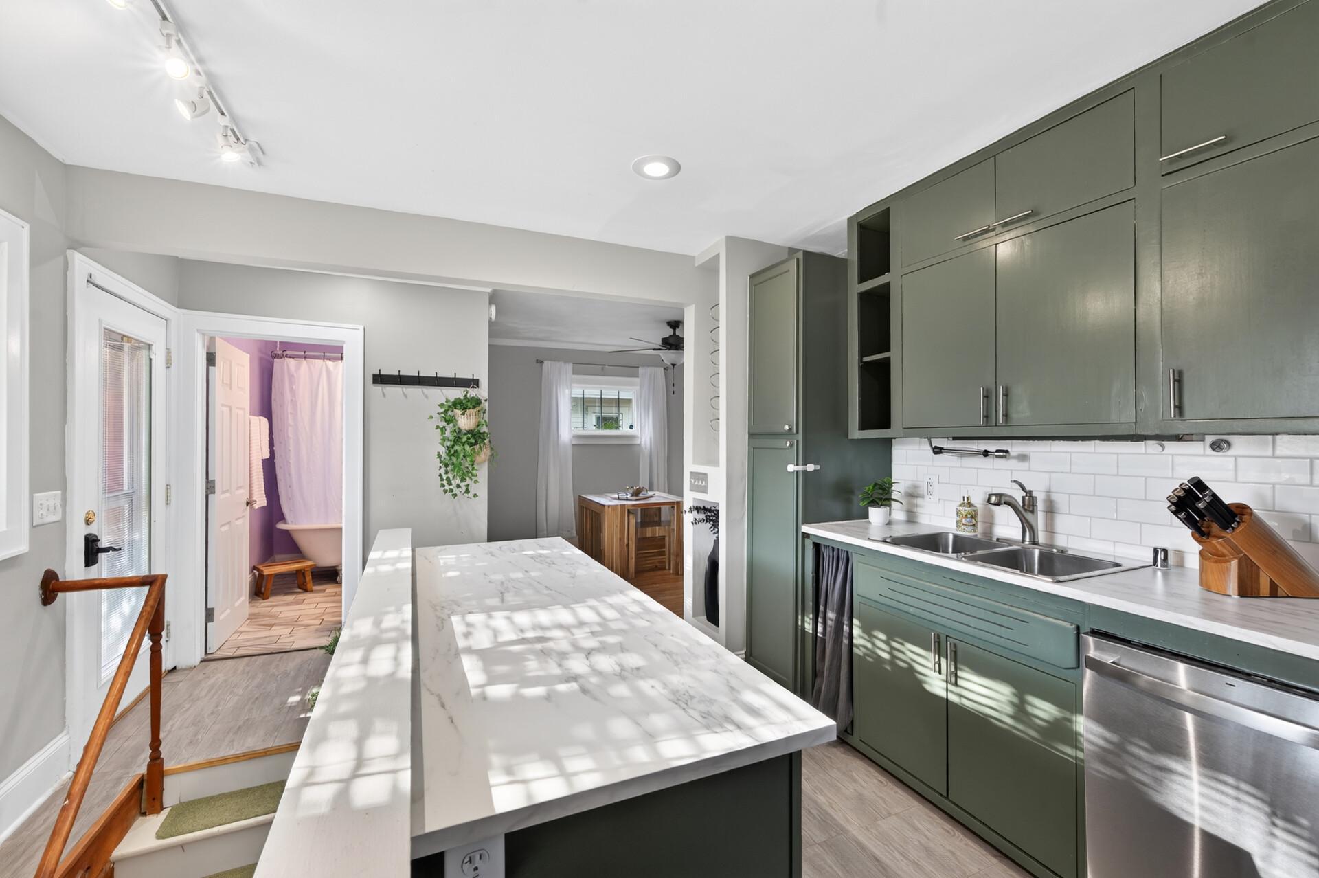 View of Residential at 4408 Russell Avenue, Minneapolis MN 55412, Minneapolis (23 of 45) - Mike Wilen | Minnesota Team Real Estate