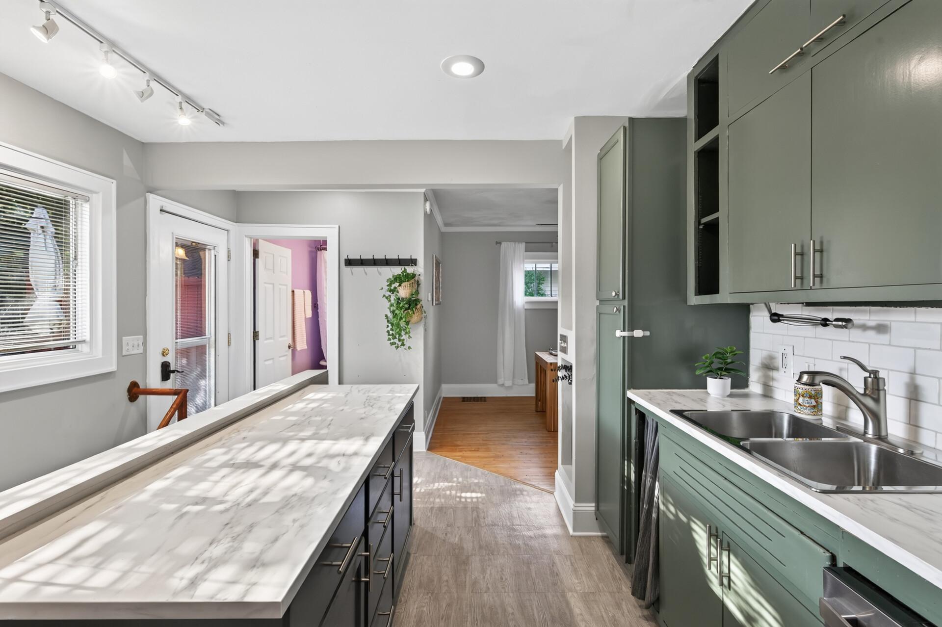View of Residential at 4408 Russell Avenue, Minneapolis MN 55412, Minneapolis (21 of 45) - Mike Wilen | Minnesota Team Real Estate