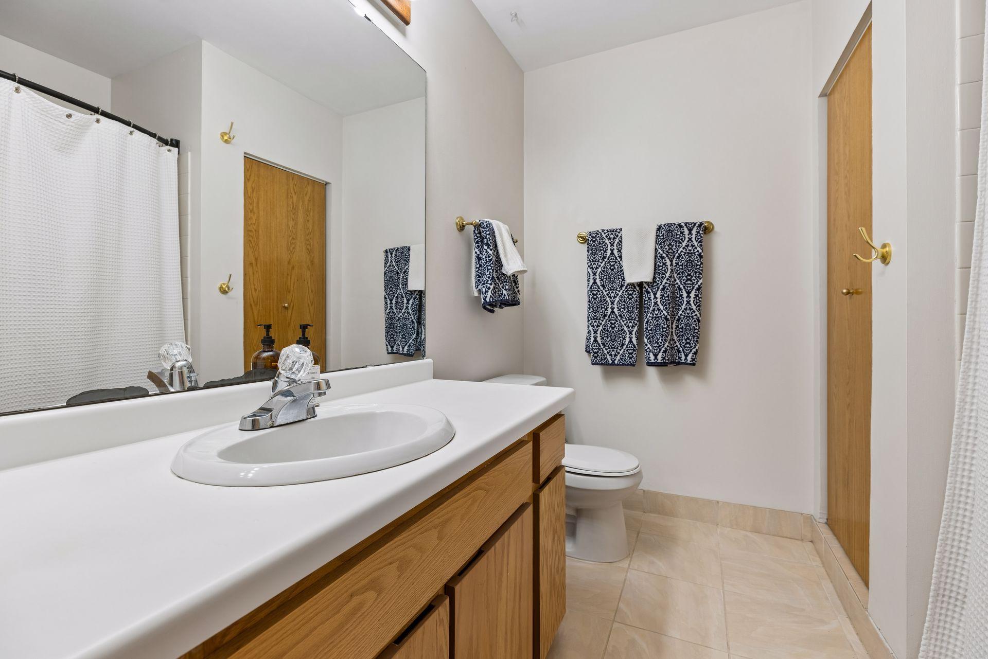 View of Residential at 3008 Lake Shore Drive, Minneapolis MN 55416, Minneapolis (18 of 47) - Mike Wilen | Minnesota Team Real Estate