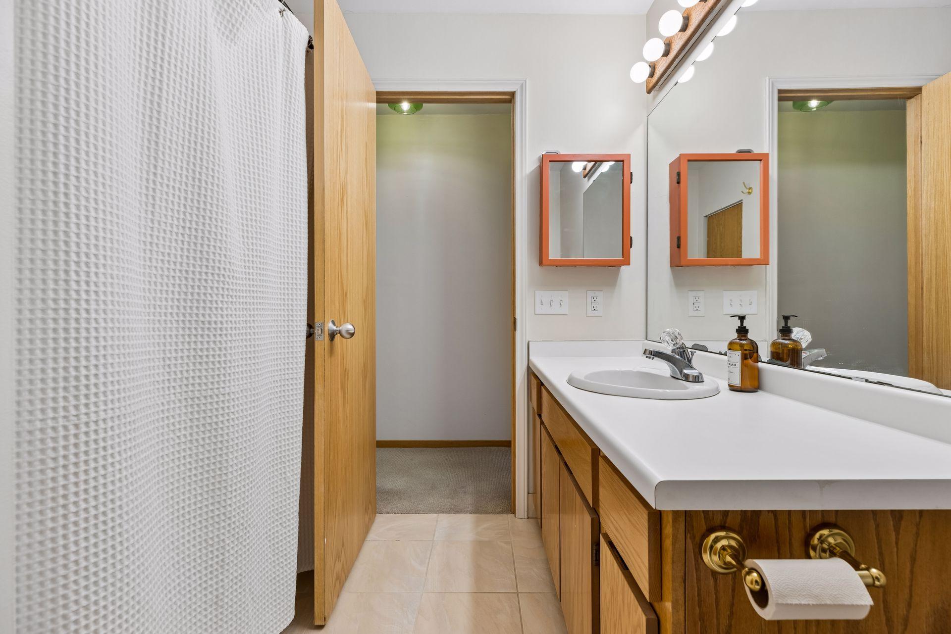 View of Residential at 3008 Lake Shore Drive, Minneapolis MN 55416, Minneapolis (17 of 47) - Mike Wilen | Minnesota Team Real Estate