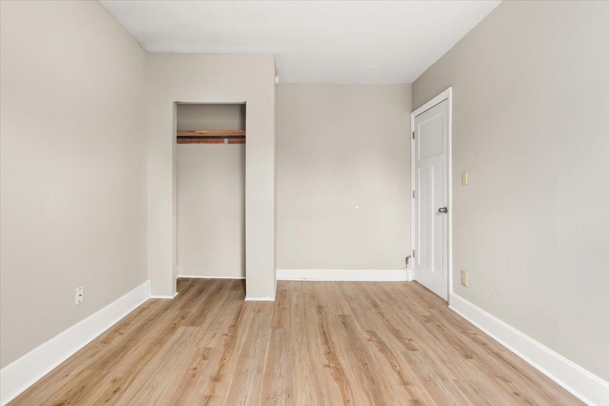 View of Residential Income at 2725 Dupont Avenue, Minneapolis MN 55408, Minneapolis (15 of 46) - Mike Wilen | Minnesota Team Real Estate